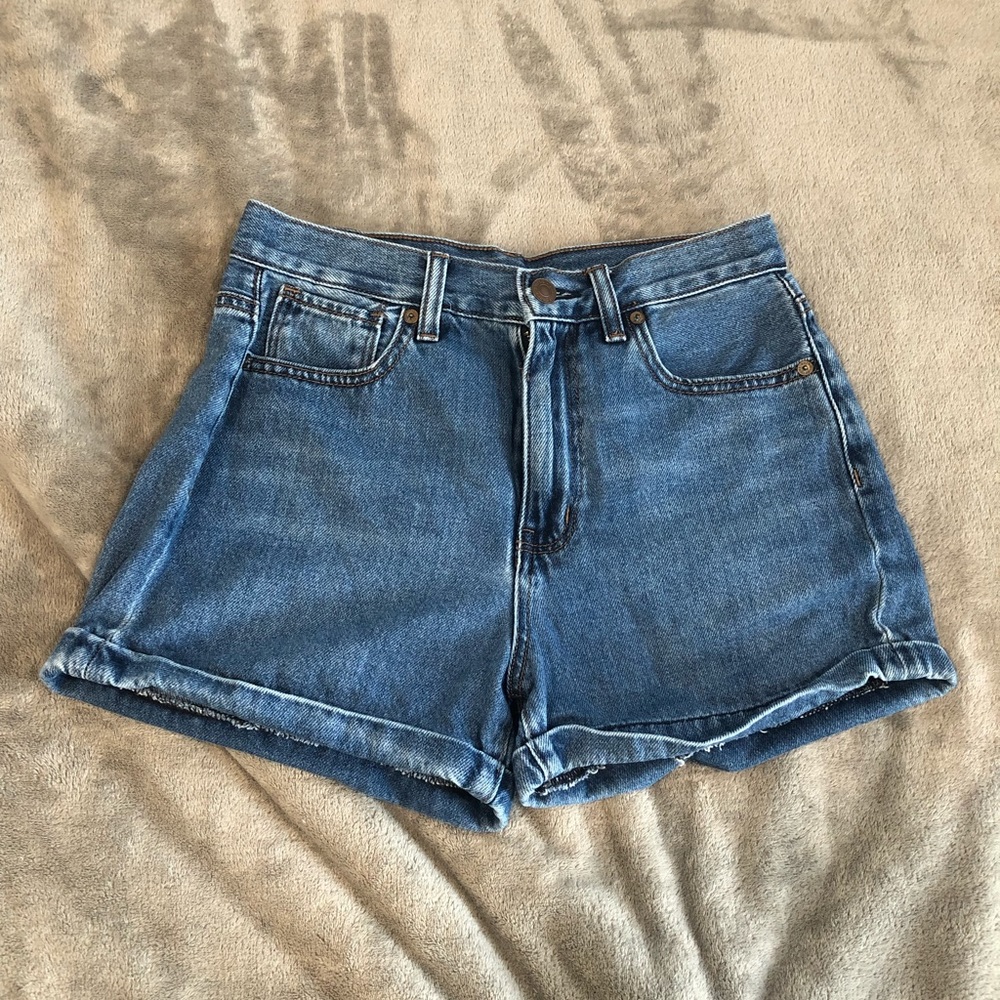 AE Mom Short